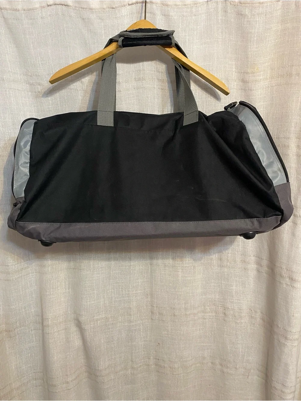 Vintage Reebok Large Black Grey Media Tech Duffel Gym Travel Bag NWOT Strap
